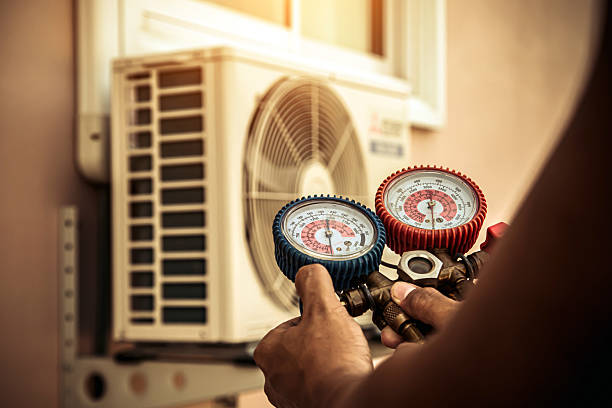Professional Hvac technician working in Floral City, FL